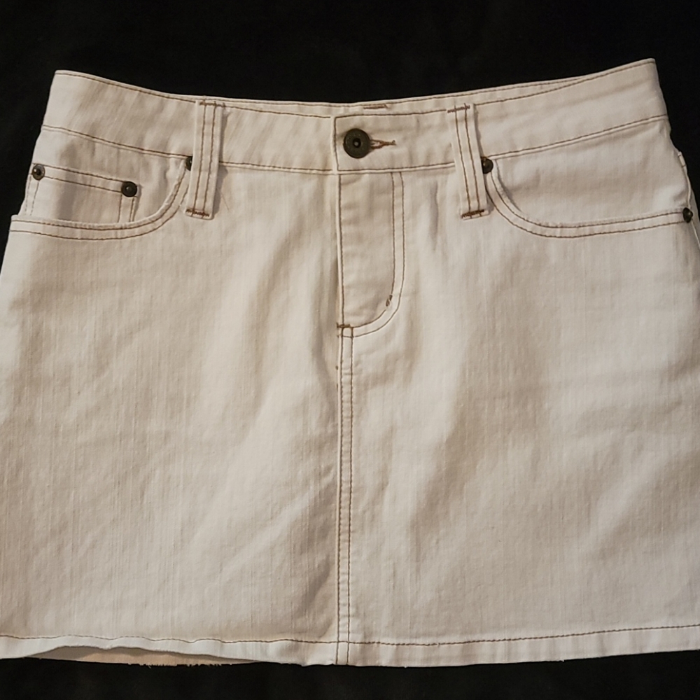 One Tuff Babe Girls White Jean skirt Size 7/8